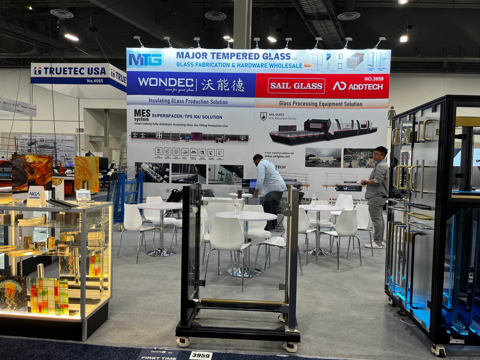 WONDEC booth 3959 with MES insulating glass production solution graphics at GlassBuild America 2026