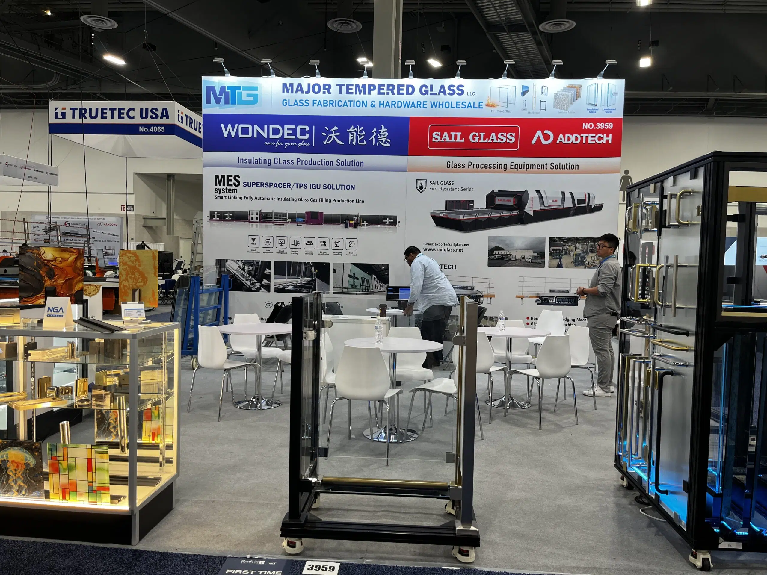 Stand 3959 de WONDEC con material gráfico sobre la solución de producción de vidrio aislante MES en GlassBuild America 2026